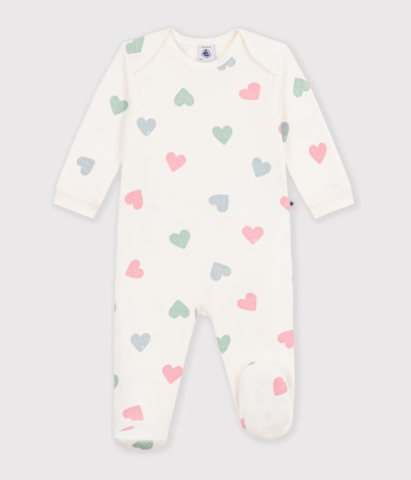 Babypyjama van katoenen badstof, zonder drukknoopjes, en met hartjesprint