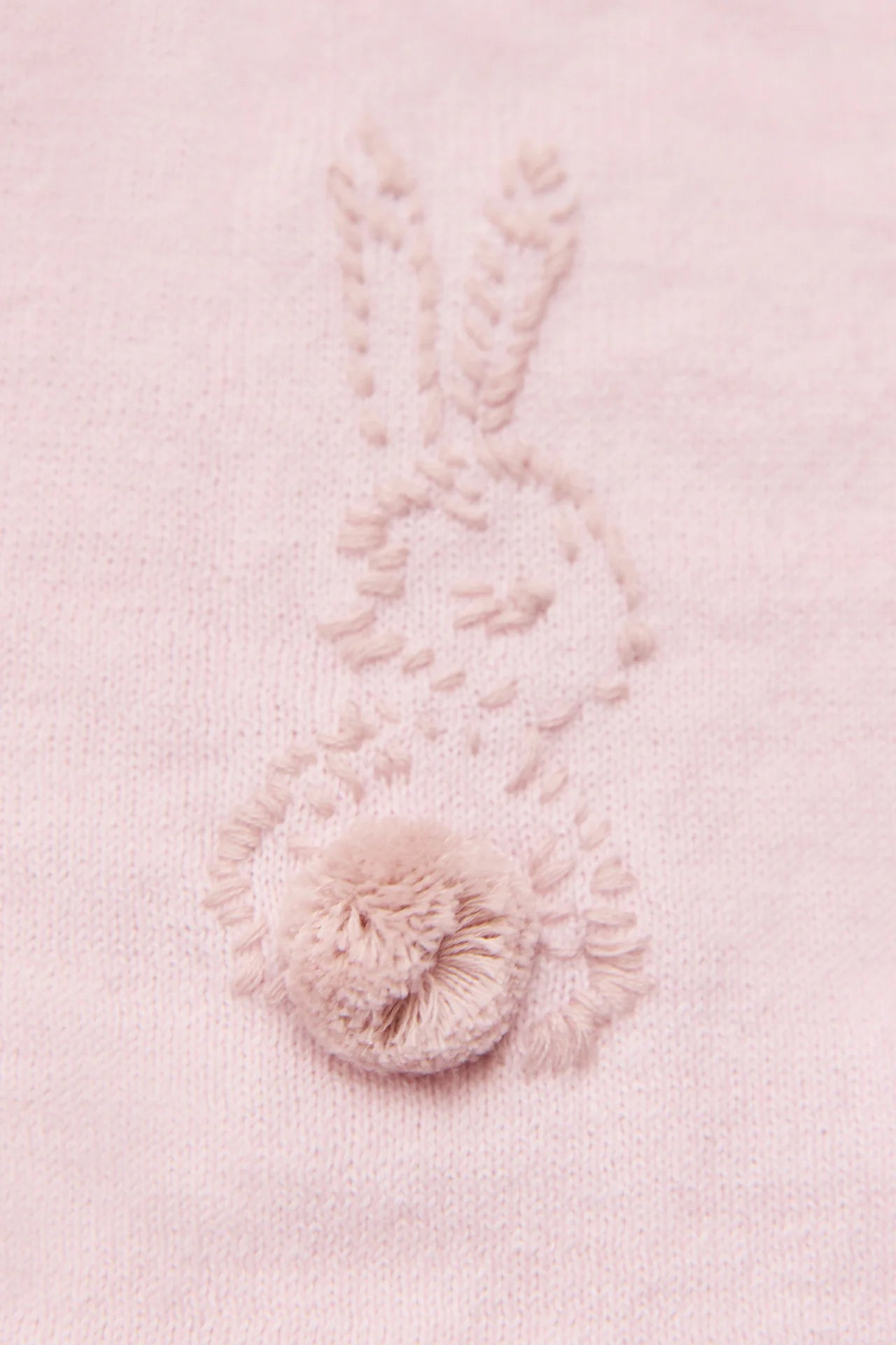 Pull Rose pâle broderie lapin