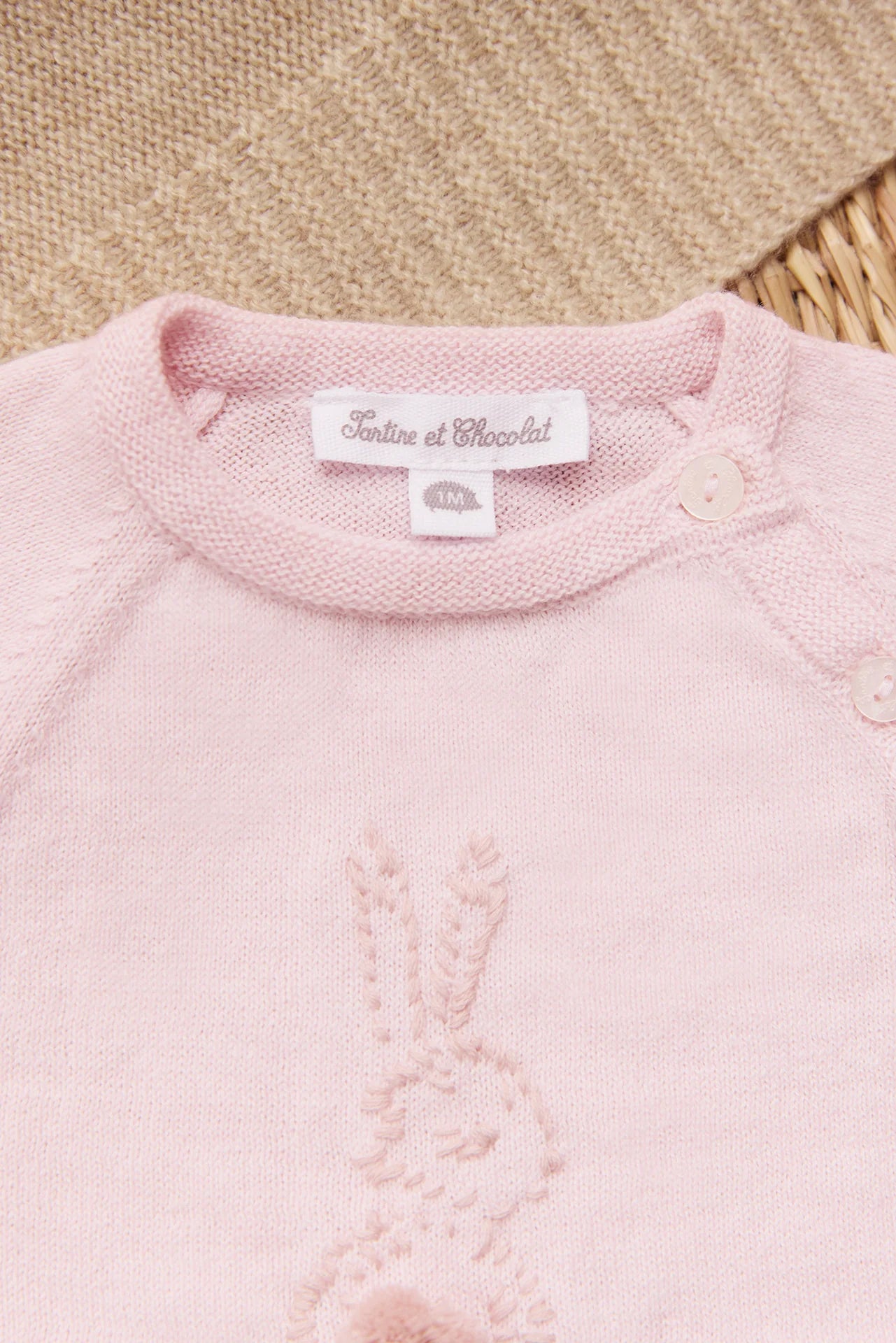 Pull Rose pâle broderie lapin