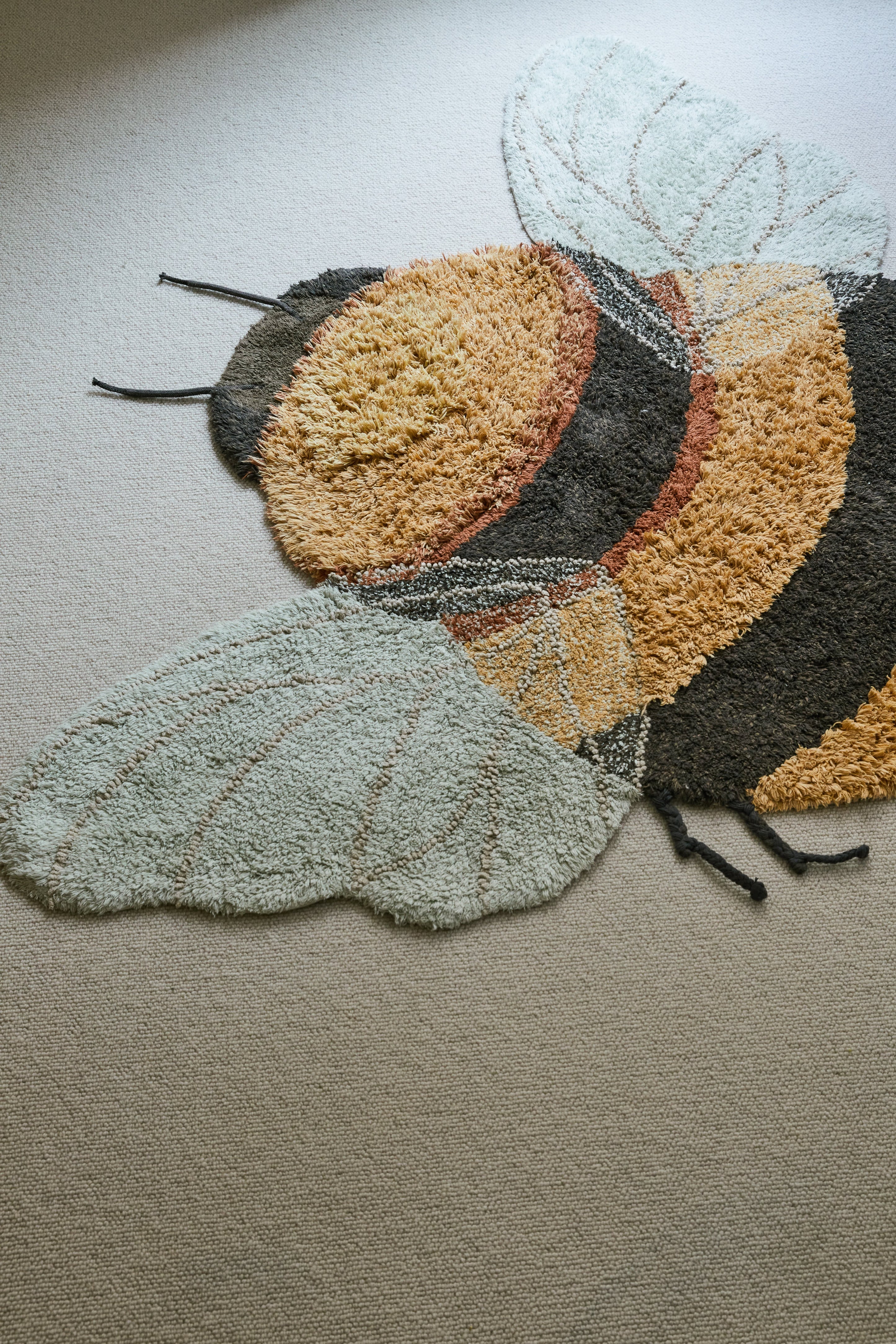Bee washable rug
