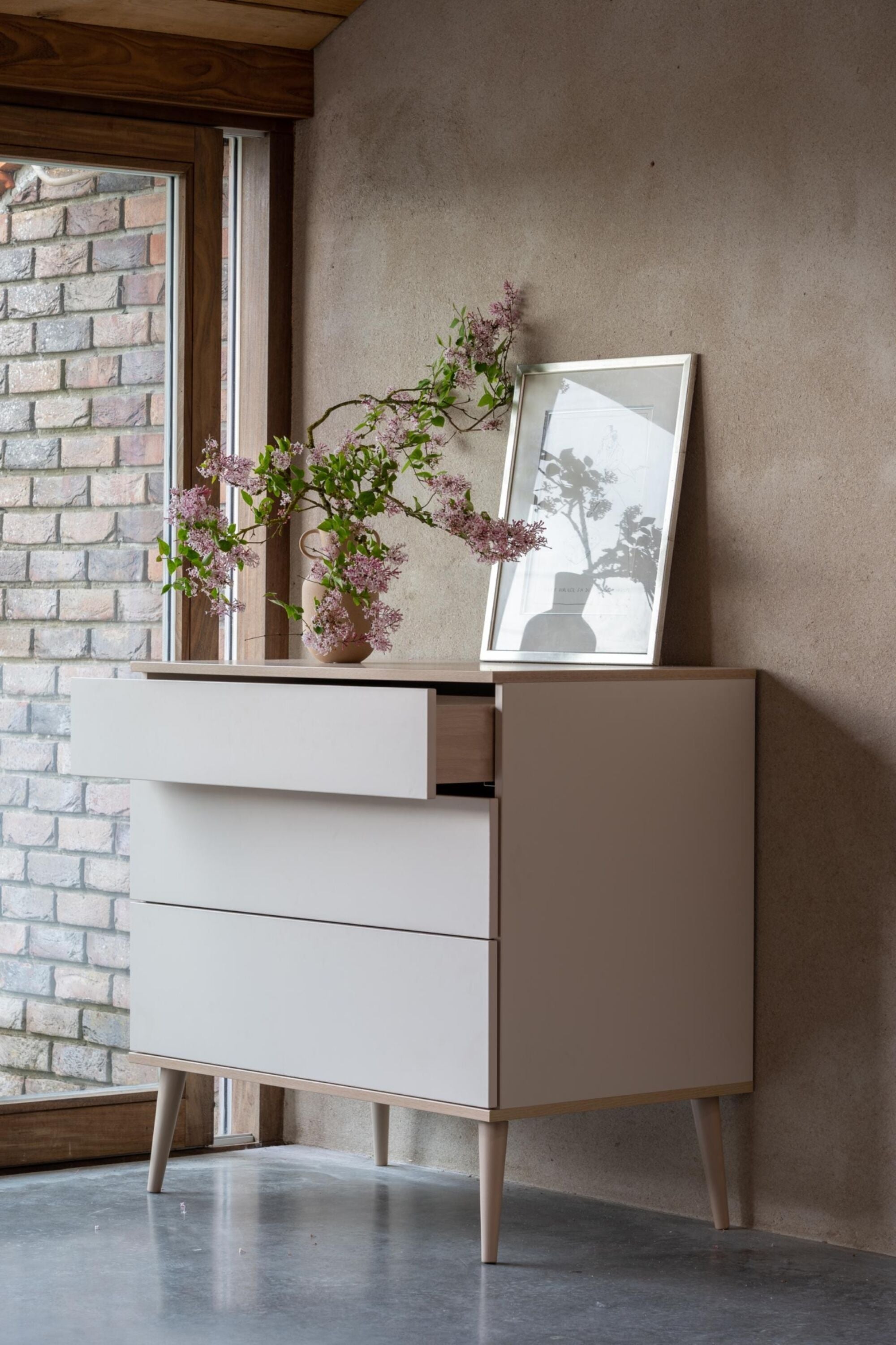 Flow Commode