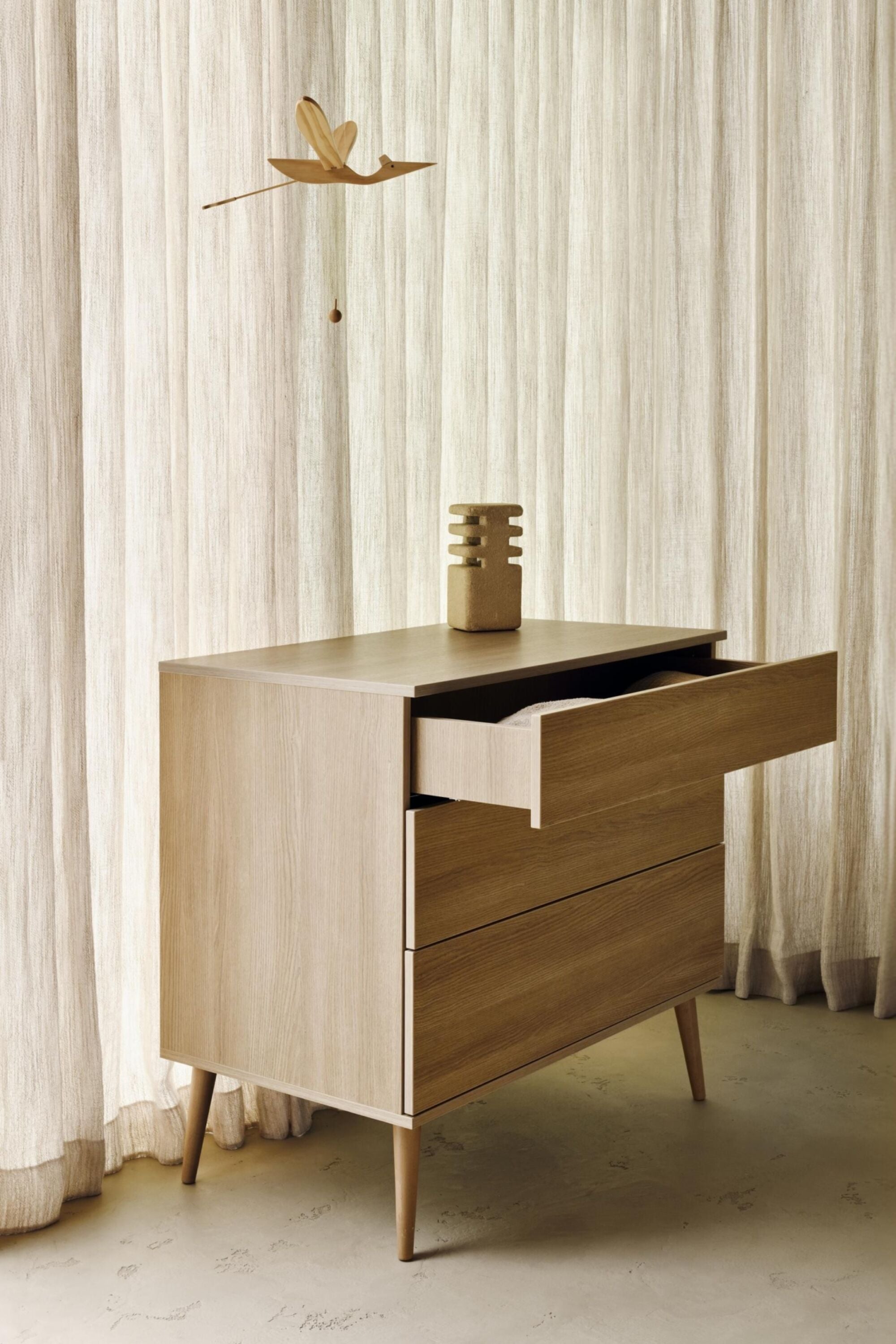 Flow Commode