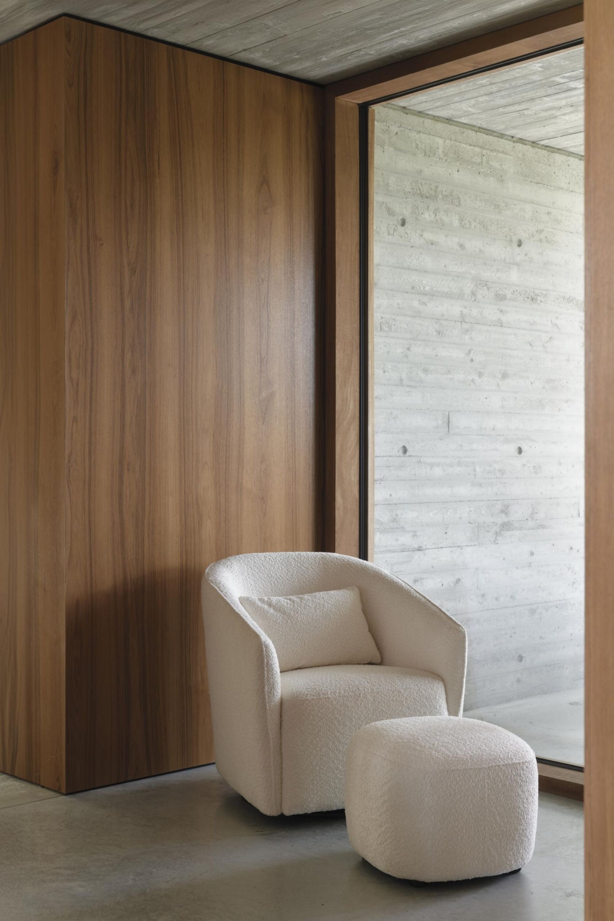 Gomi Swivel & Gliding Chair