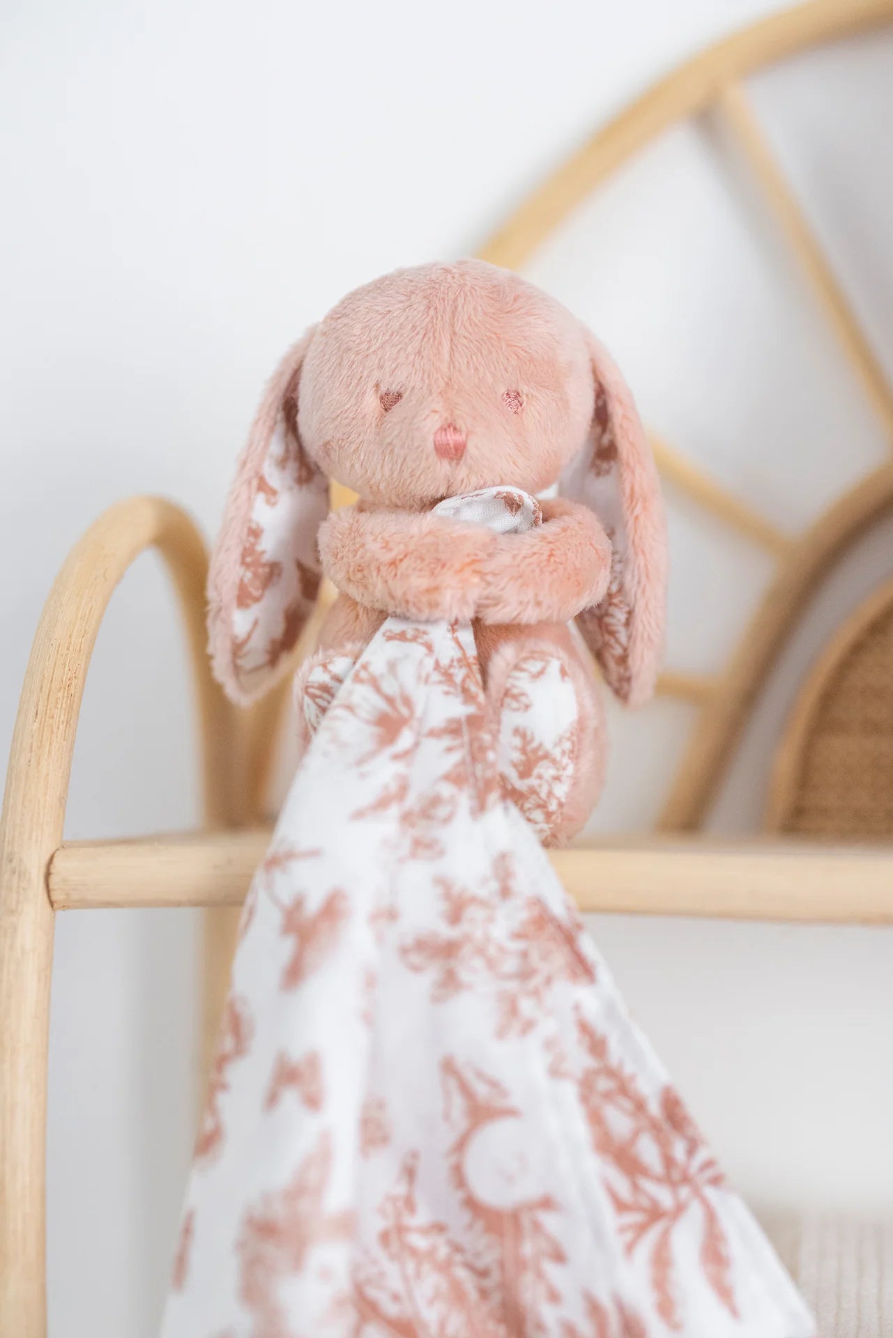 Augustin le lapin Doudou Toile de Jouy Rose