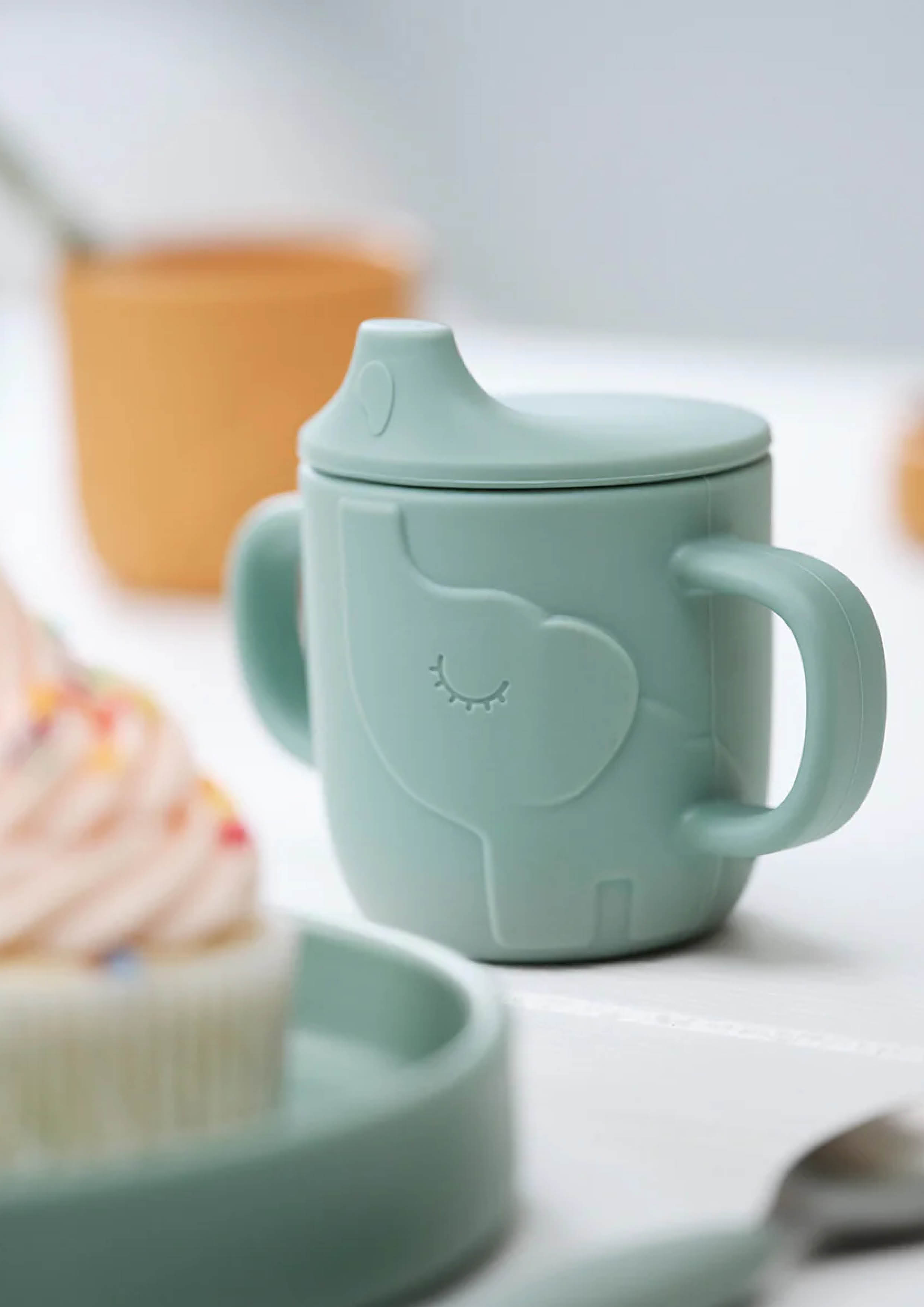 Peekaboo spout cup blue